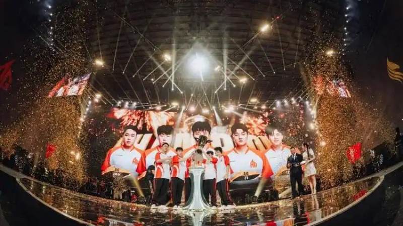 补时头球绝杀登顶
